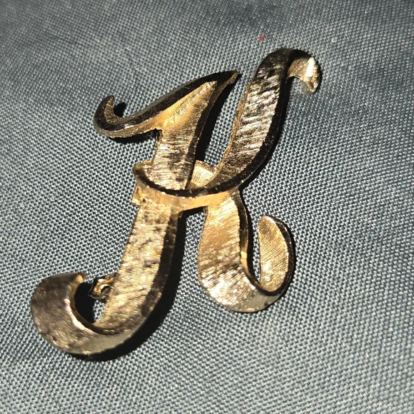 Mamselle Gold-Tone Initial K Brooch Pin. Excellent Condition. Vtg - Picture 2 of 5